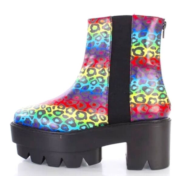 Brand NEW PLATFORM FAUX LEATHER WOMEN'S BOOTS SZ 7 - Picture 1 of 4